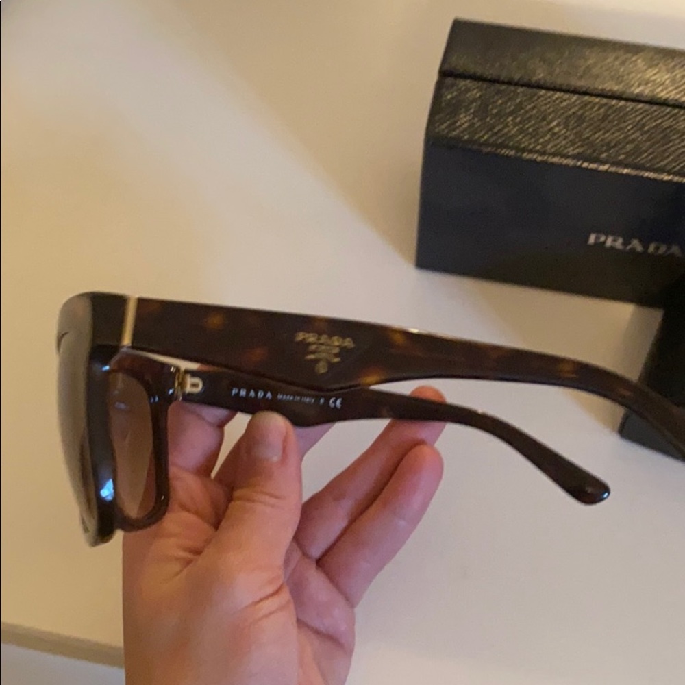 Prada sunglasses - Picture 4 of 6